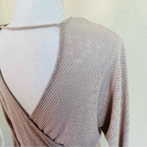 UO Light Pink Mauve Ribbed Surplice Cross Open Back Tie Side Long Sleeve Blouse - Picture 5 of 9